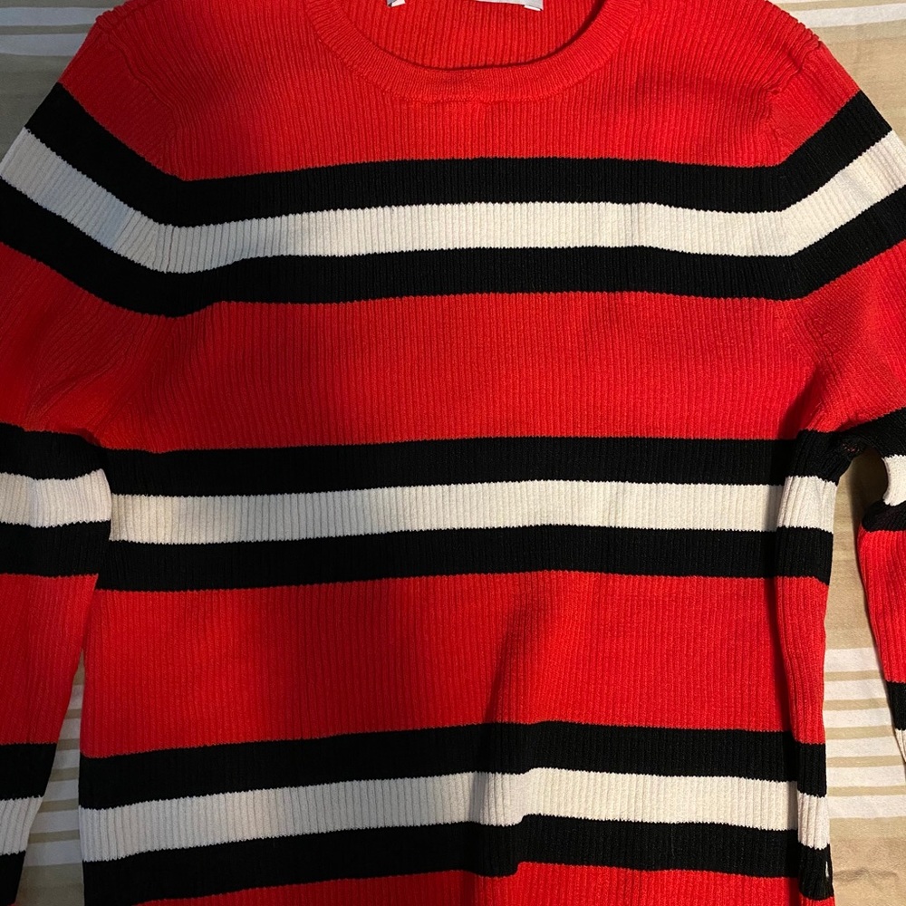 Red&’white&’ black shirt